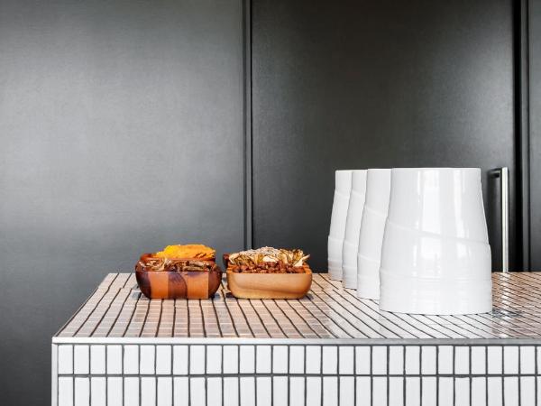 PARKROYAL Darling Harbour, Sydney : photo 4 de la chambre chambre king avec accès au salon club 