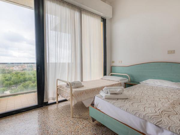 Hotel Crown : photo 8 de la chambre chambre triple