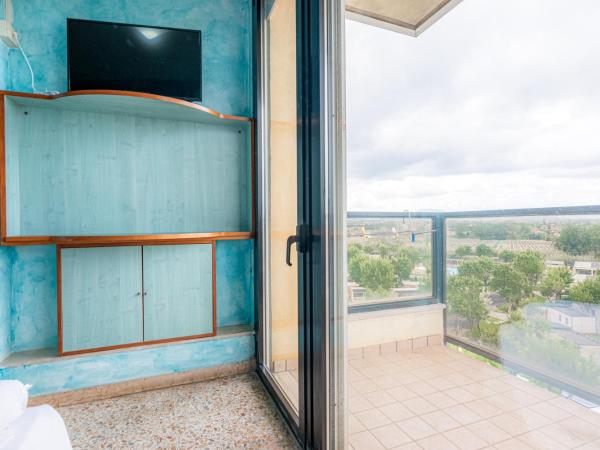 Hotel Crown : photo 6 de la chambre chambre double Économique