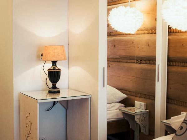 Chałpa z bali : photo 4 de la chambre chambre double avec salle de bains privative