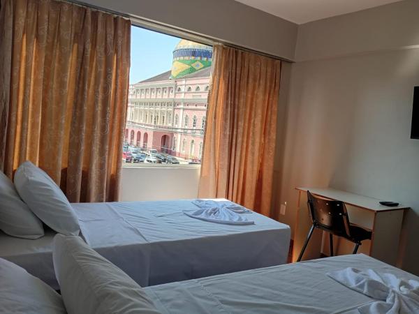 Gran hotel teatro : photo 5 de la chambre chambre triple - vue sur ville