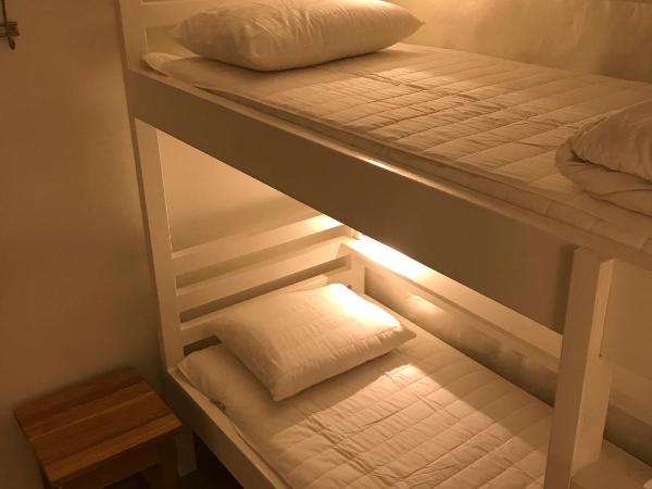 Hostel Dalagatan : photo 5 de la chambre chambre familiale avec salle de bains privative