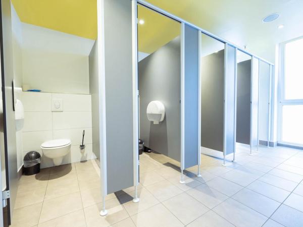 Generator Berlin Alexanderplatz : photo 6 de la chambre chambre 6 lits avec salle de bains commune