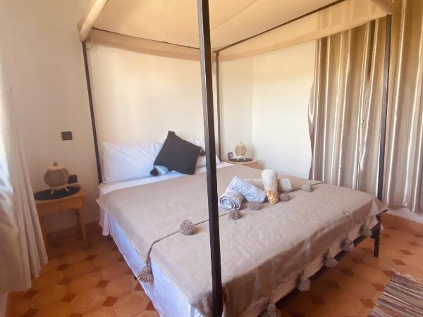 Villa Apollonia - Blissful Garden Paradise with Pool nestled in Nature : photo 4 de la chambre chambre familiale - vue sur jardin