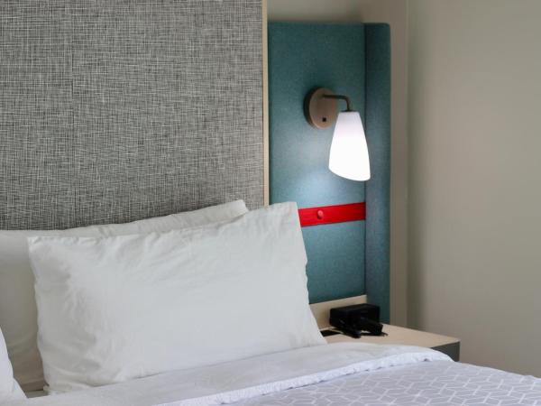 avid hotels - Guadalajara Av Vallarta Pte, an IHG Hotel : photo 3 de la chambre chambre lit king-size - accessible aux personnes à mobilité réduite 