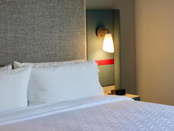 avid hotels - Guadalajara Av Vallarta Pte, an IHG Hotel : photo 1 de la chambre hébergement lit king-size standard