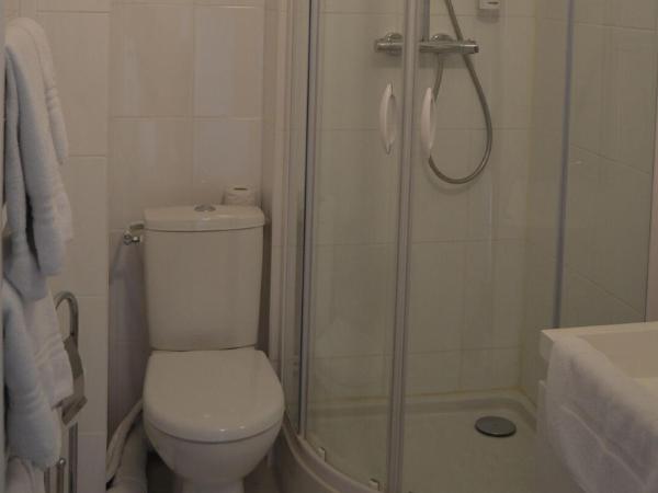Brit Hotel Comtes De Champagne - Troyes Centre Historique : photo 4 de la chambre chambre triple - annexe 