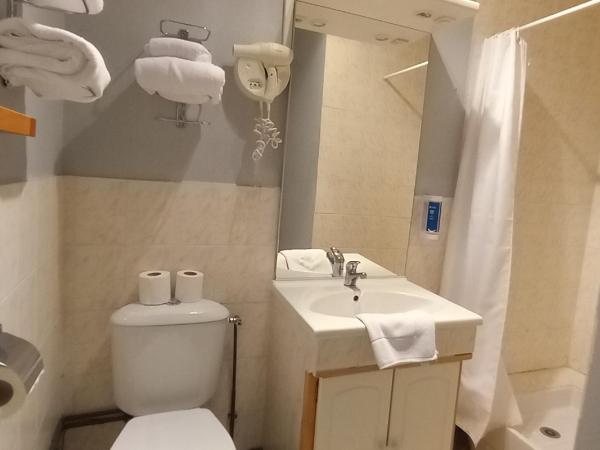 Brit Hotel Comtes De Champagne - Troyes Centre Historique : photo 3 de la chambre chambre double avec 2 lits doubles