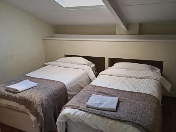 Casa Letran Guesthouse : photo 1 de la chambre lit dans dortoir pour femmes de 4 lits