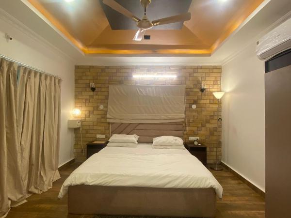 Button Eyes Resort - Pet friendly : photo 1 de la chambre chambre lit king-size - vue sur jardin