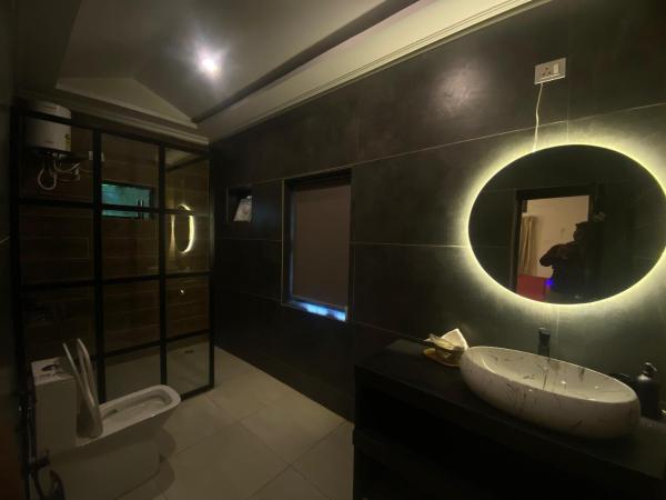 Button Eyes Resort - Pet friendly : photo 3 de la chambre chambre lit king-size - vue sur jardin