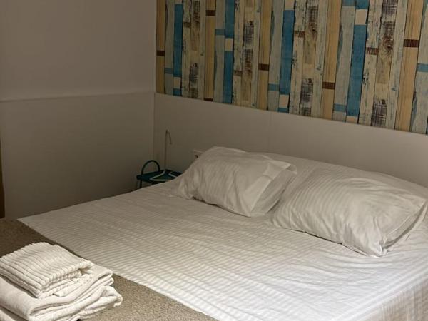 Casa Letran Guesthouse : photo 1 de la chambre chambre double standard avec salle de bains commune