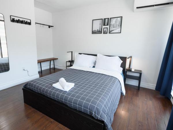 Samesun Toronto : photo 1 de la chambre chambre lit queen-size avec balcon