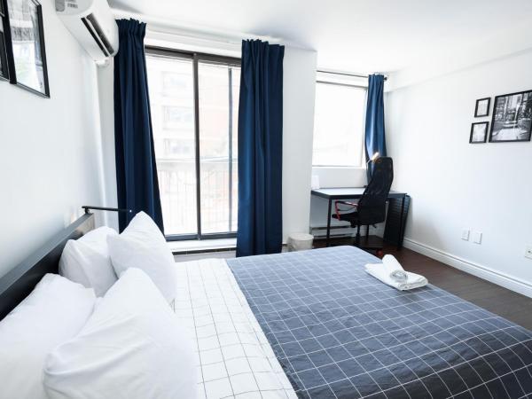 Samesun Toronto : photo 2 de la chambre chambre lit queen-size avec balcon