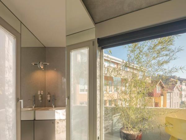 Hotel Tipografia do Conto by Casa do Conto : photo 2 de la chambre chambre double avec balcon - vue sur jardin