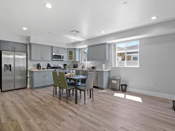 Private Room in Townhouse : photo 6 de la chambre chambre double avec salle de bains privative