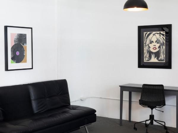 American Hotel : photo 6 de la chambre suite 1 chambre avec salle de bains commune