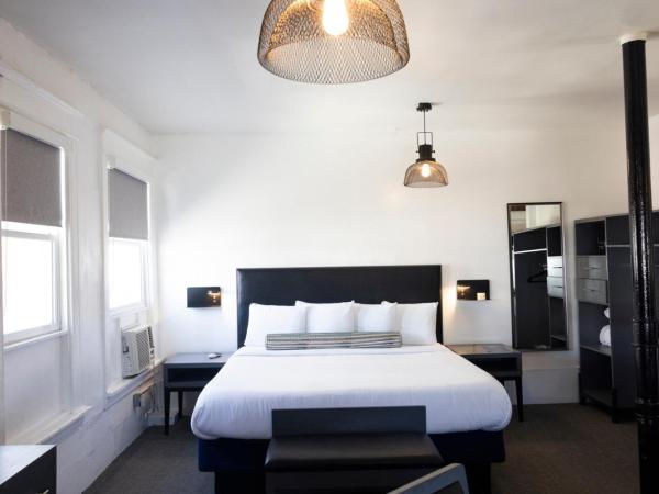 American Hotel : photo 2 de la chambre suite lit king-size avec salle de bains commune