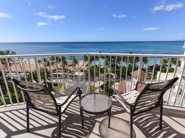 Park Shore Waikiki : photo 5 de la chambre chambre lit king-size côté océan