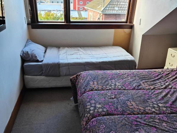 Manor house backpackers : photo 7 de la chambre chambre triple standard
