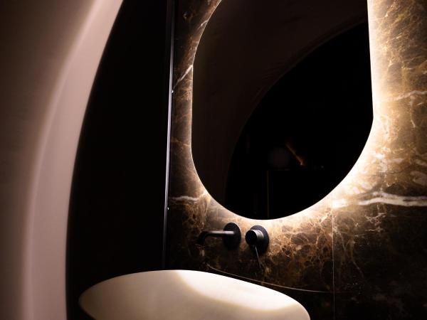 Tenuta Danesi - Bubble Room : photo 1 de la chambre suite lit queen-size avec baignoire spa