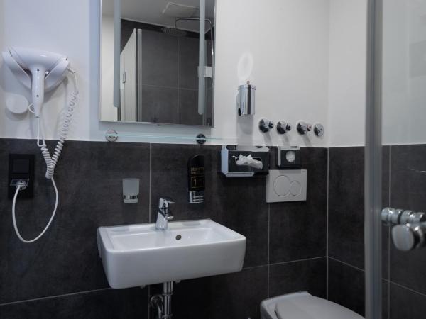 Hotel Innception : photo 8 de la chambre chambre standard lit queen-size