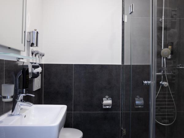 Hotel Innception : photo 7 de la chambre chambre standard lit queen-size