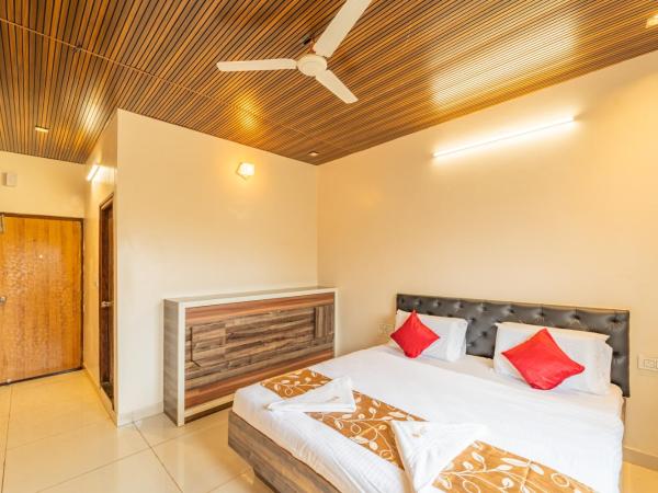 Seasons Suites Bommasandra : photo 1 de la chambre chambre triple avec terrasse