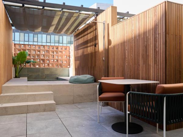 Catalonia Ramblas 4* Sup : photo 5 de la chambre chambre double supérieure avec terrasse et piscine privée