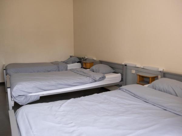 Auberge de Jeunesse HI Strasbourg 2 Rives : photo 2 de la chambre chambre triple - accessible aux personnes à mobilité réduite