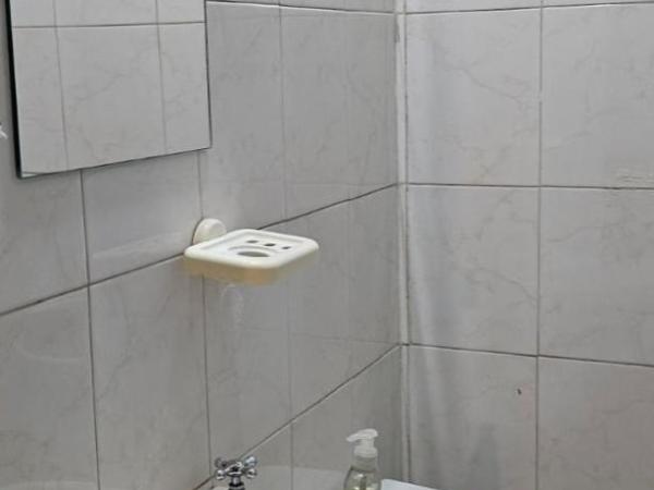 Hostel Mendosol : photo 5 de la chambre chambre familiale avec salle de bains privative