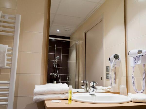 Brit Hotel Mâcon Centre Gare : photo 5 de la chambre chambre double confort mansardée