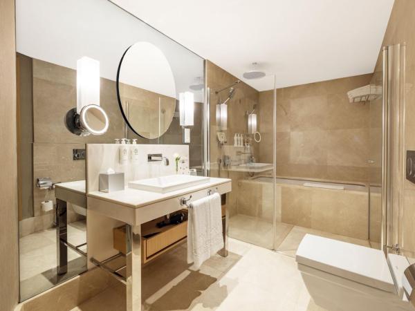 CVK Park Bosphorus Hotel Istanbul : photo 8 de la chambre appartement 2 chambres park prestige suites avec terrasse bosphore