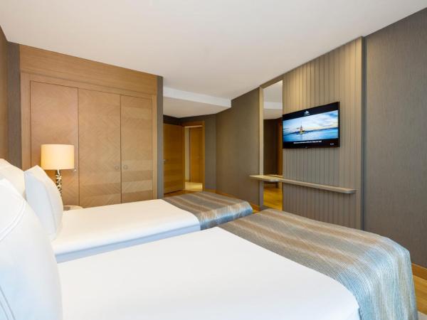 CVK Park Bosphorus Hotel Istanbul : photo 4 de la chambre appartement 3 chambres park prestige suites avec terrasse et accès au salon - vue sur bosphore