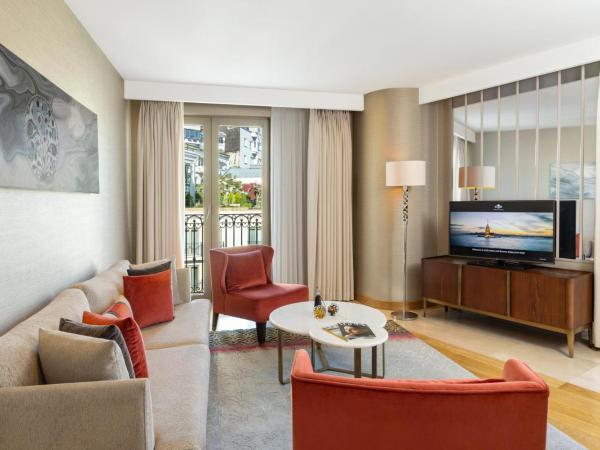 CVK Park Bosphorus Hotel Istanbul : photo 5 de la chambre appartement 3 chambres park prestige suites avec terrasse et accès au salon - vue sur bosphore