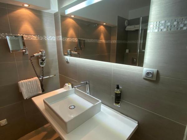 L'Escale Côté Sud : photo 7 de la chambre chambre privilège avec vue sur la ville