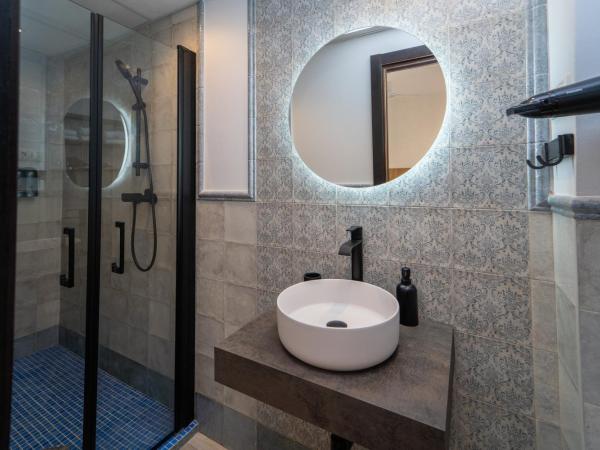 La Siesta de Picasso : photo 5 de la chambre chambre double avec balcon