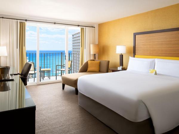 Hilton Waikiki Beach : photo 1 de la chambre chambre lit king-size premium avec vue sur l'océan