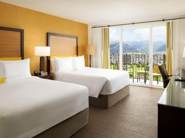 Hilton Waikiki Beach : photo 1 de la chambre chambre premium avec 2 lits queen-size - vue sur montagne
