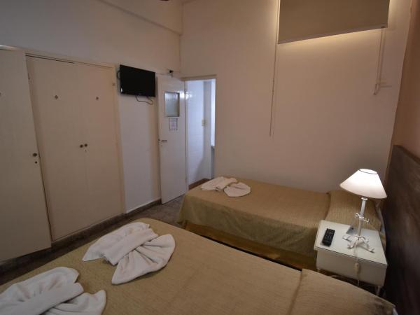 Hotel Plaza : photo 3 de la chambre chambre triple standard