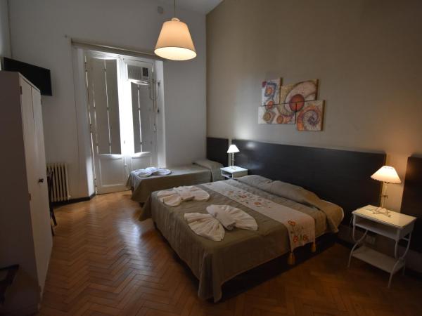 Hotel Plaza : photo 1 de la chambre chambre triple supérieure