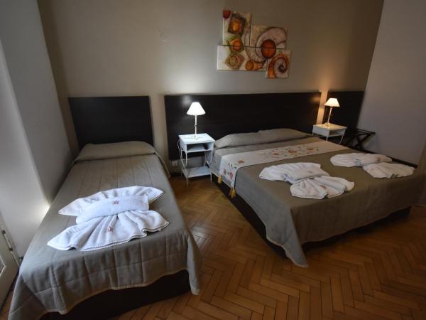 Hotel Plaza : photo 2 de la chambre chambre triple supérieure