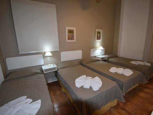 Hotel Plaza : photo 2 de la chambre chambre quadruple standard