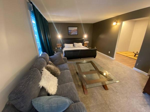 Close To Whyte University New Reno King : photo 1 de la chambre maison de vacances