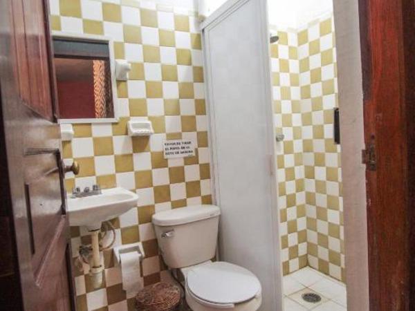 Straw Hat Hostel & Rooftop Bar : photo 2 de la chambre dortoir mixte de 8 lits 