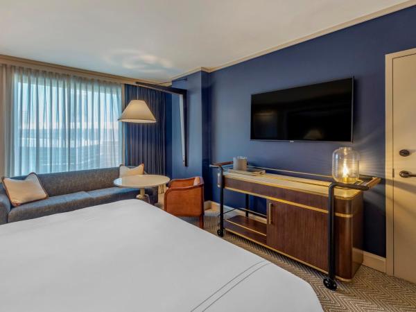 Omni Oklahoma City Hotel : photo 8 de la chambre premier room  1 king bed