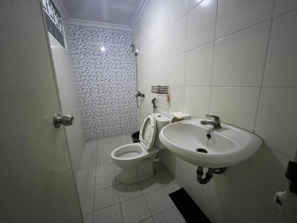 SPOT ON 94142 Al Fatih Residence Syariah 2 : photo 2 de la chambre chambre double standard