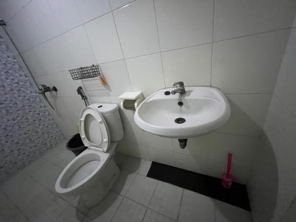 SPOT ON 94142 Al Fatih Residence Syariah 2 : photo 3 de la chambre chambre double standard