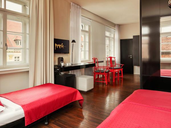 Perla Hotel : photo 10 de la chambre chambre double avec lit d'appoint