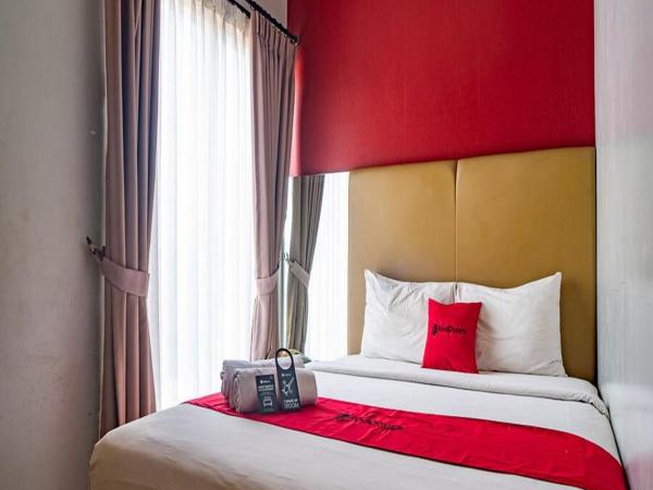 RedDoorz Plus at Blue Pacific Blok M : photo 1 de la chambre chambre double standard
